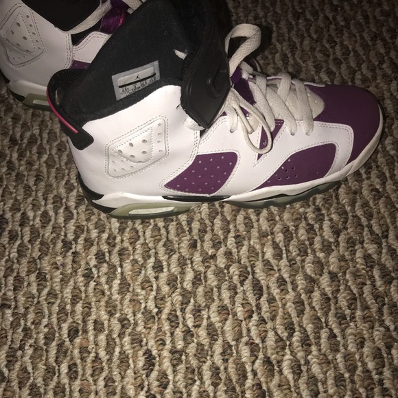 Jordans Sneakers - Picture 2 of 3